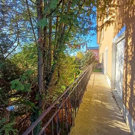 בית נופש Chez Jade Et Zoe *